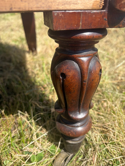 ANTIQUE CHAIR
