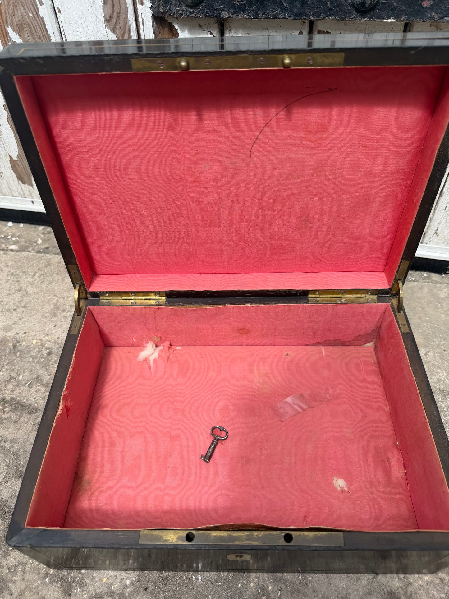 ANTIQUE BOX