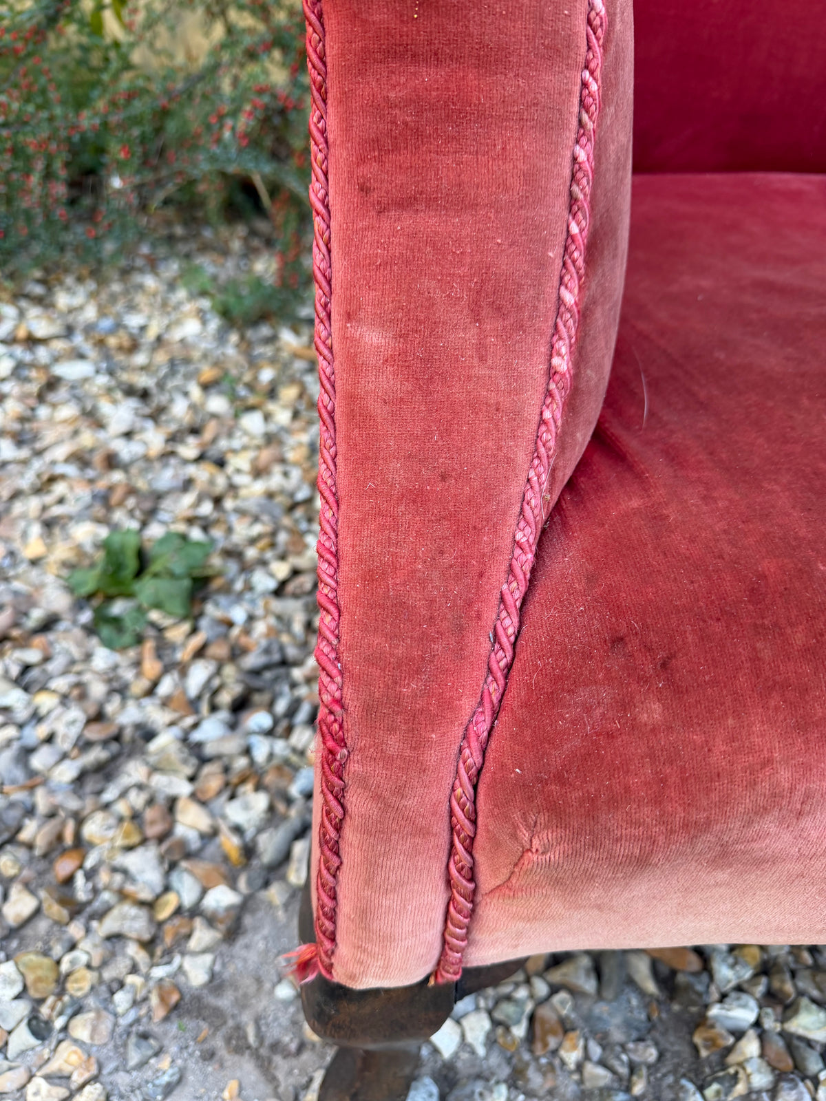 WINGBACK CHAIR
