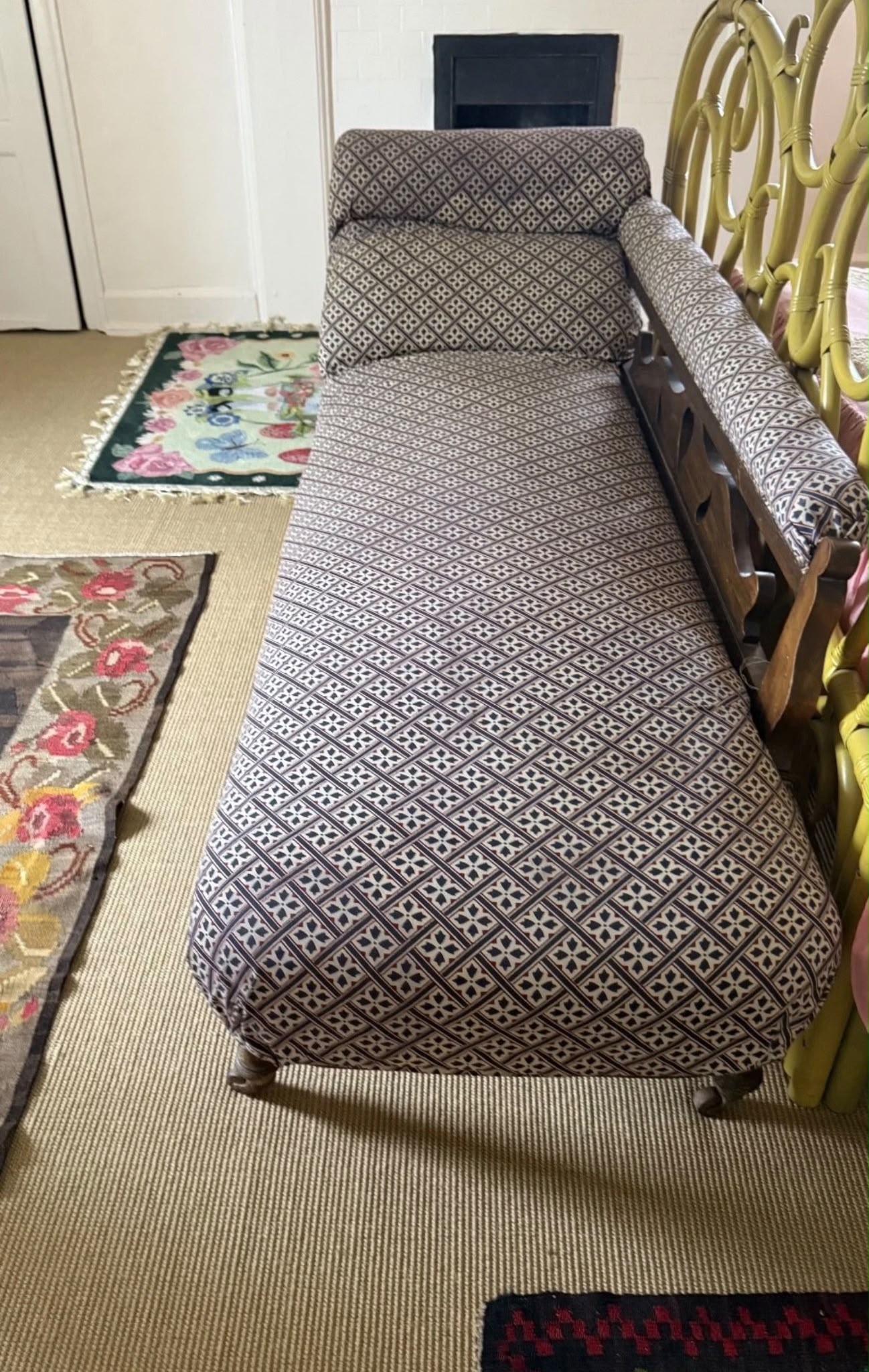 CHAISE