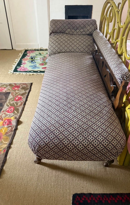 CHAISE