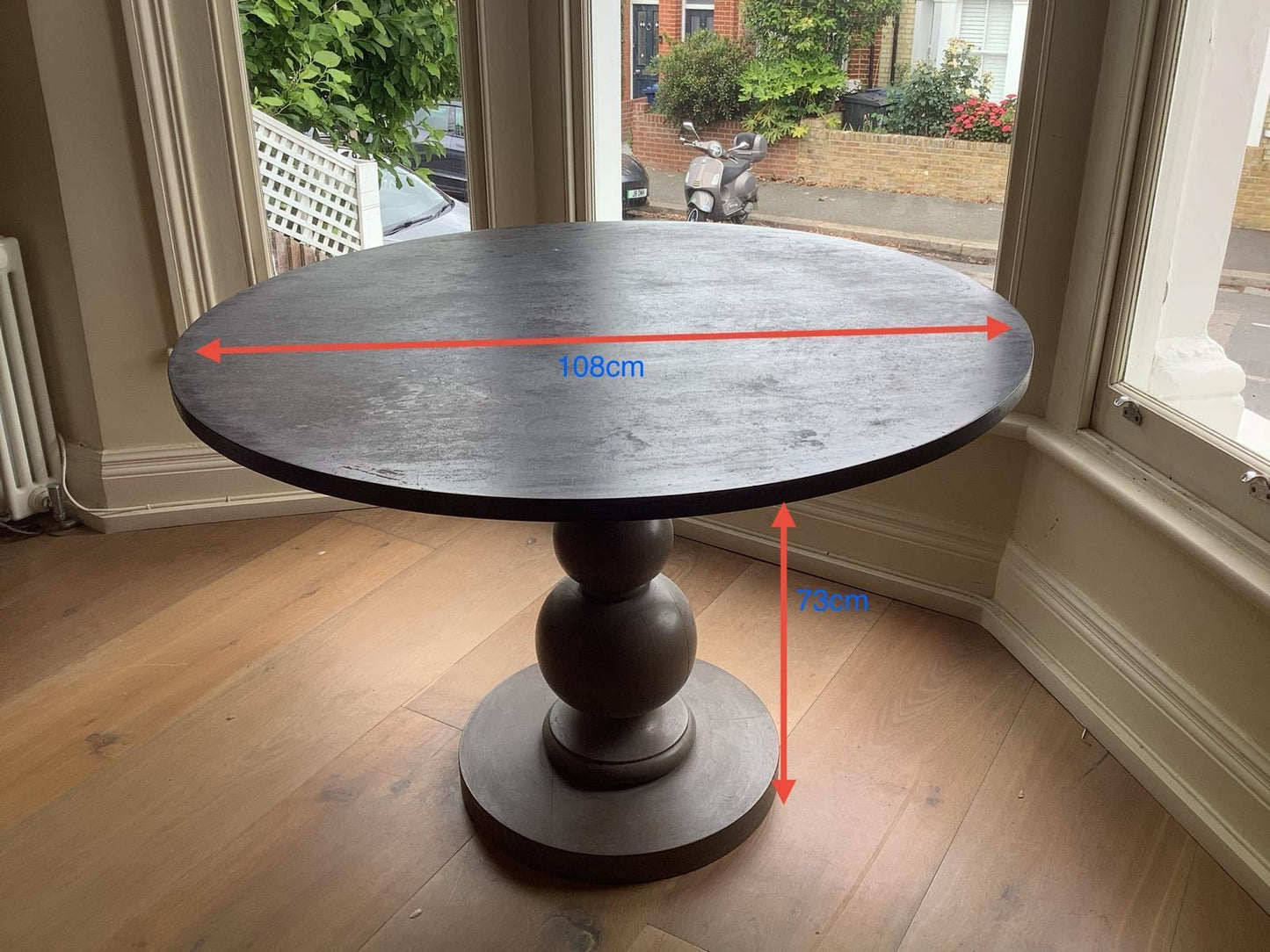 CIRCULAR TABLE