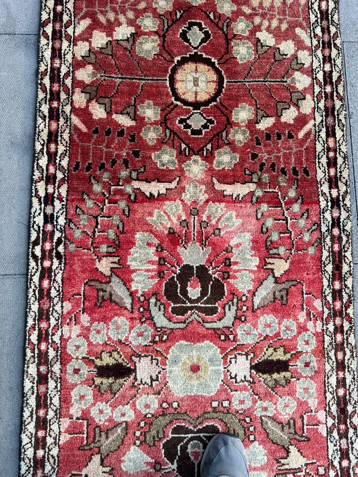 CARPET RUNNER