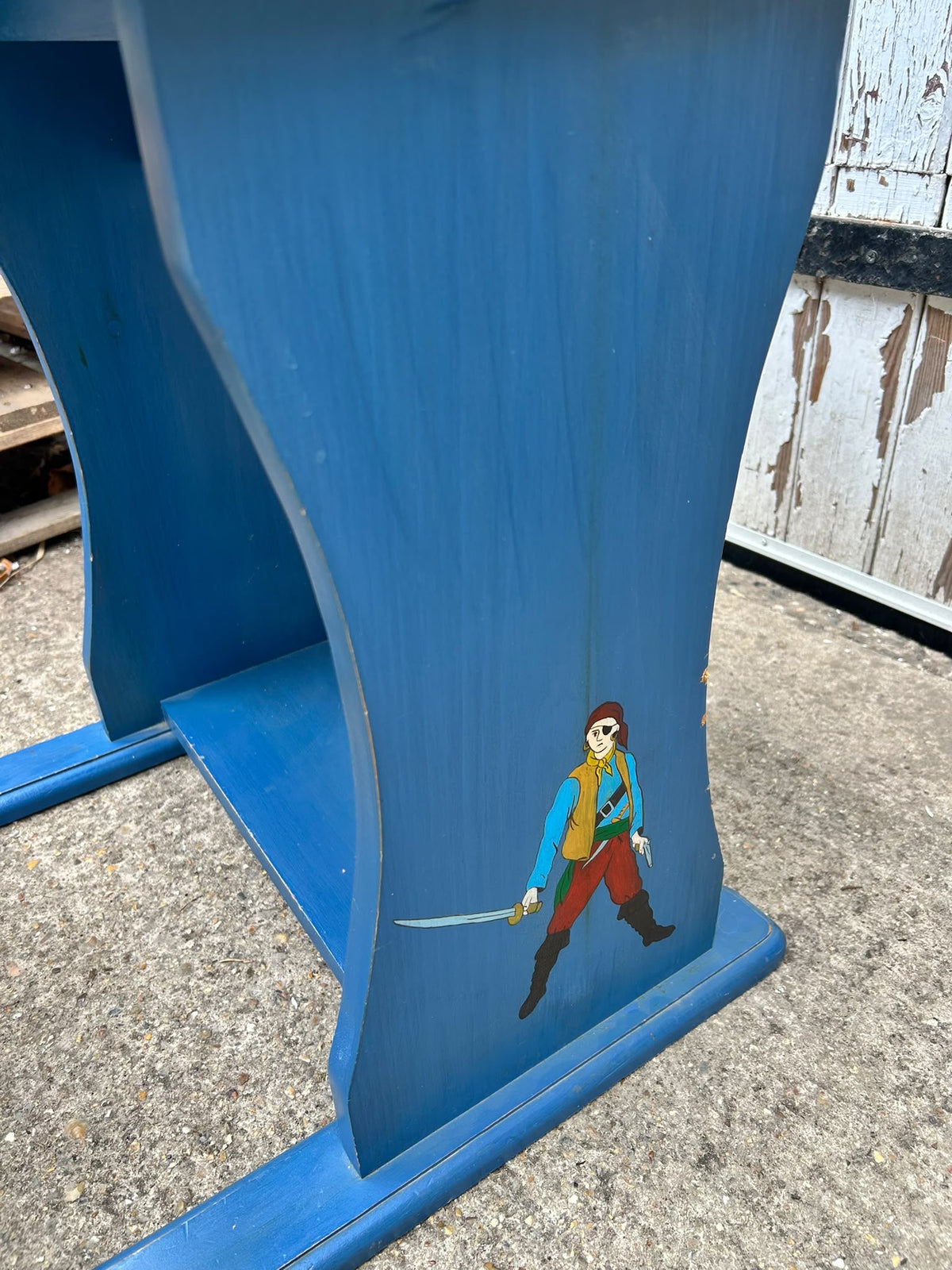 PIRATE DESK