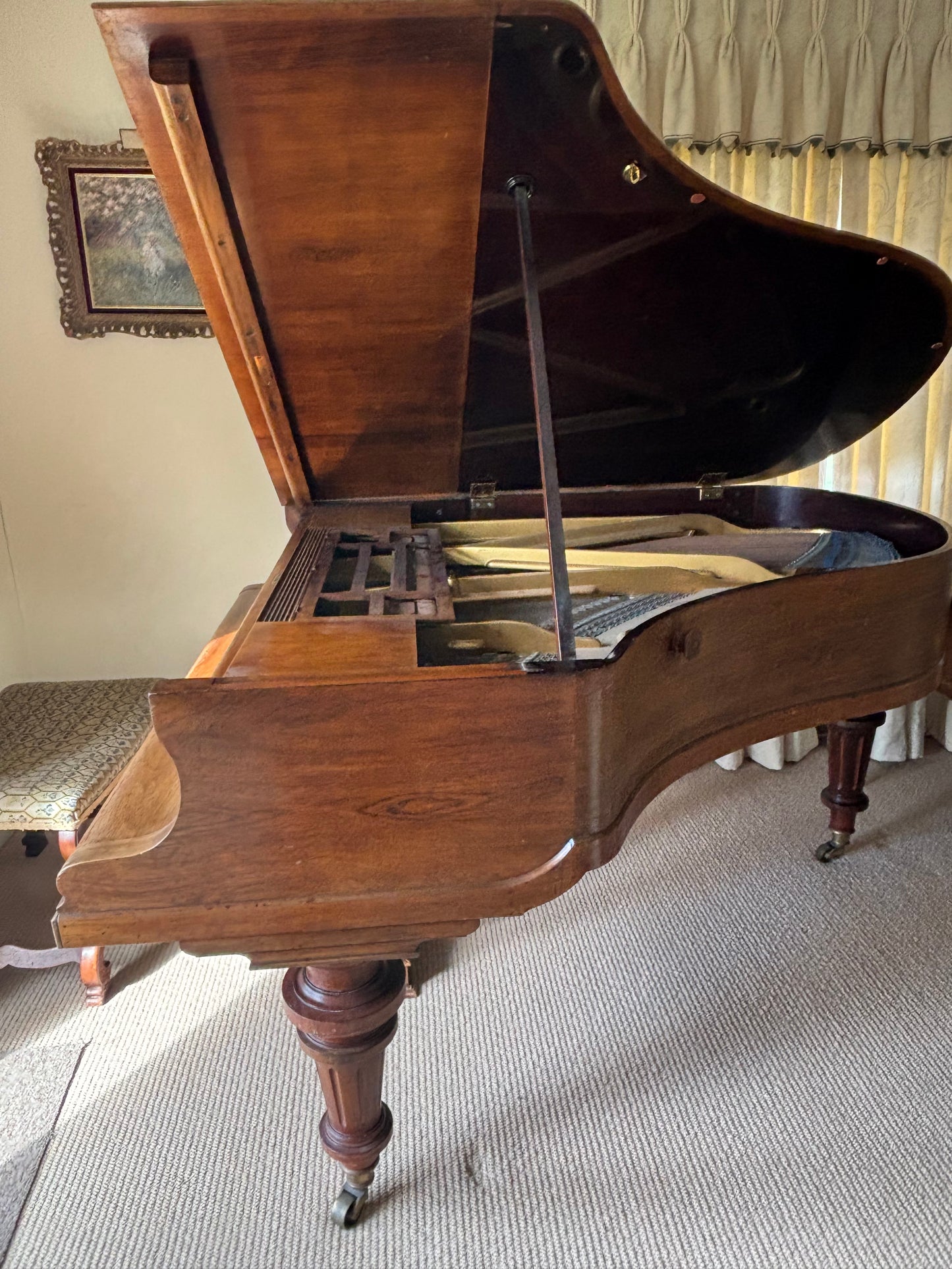 GRAND PIANO