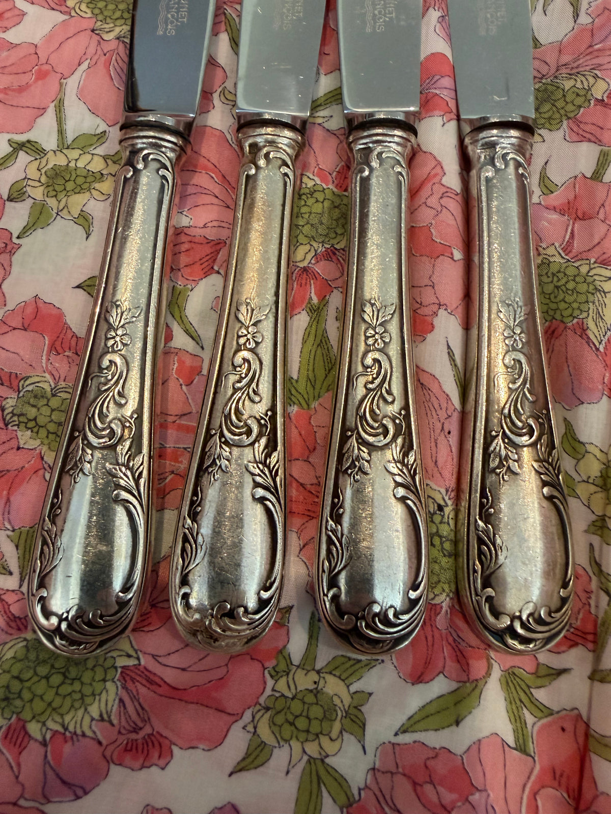 KNIVES