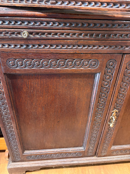 DRESSER