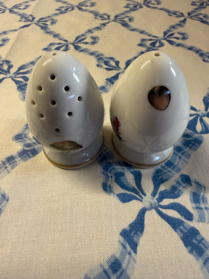 SALT AND PEPPER SHAKER