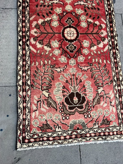 CARPET RUNNER
