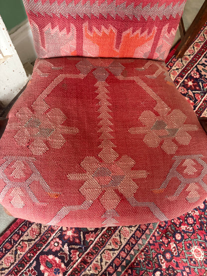 ANTIQUE CHAIR