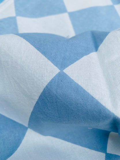 TABLECLOTH AND 6 NAPKINS SET