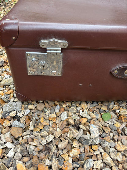 GLOBETROTTER SUITCASE