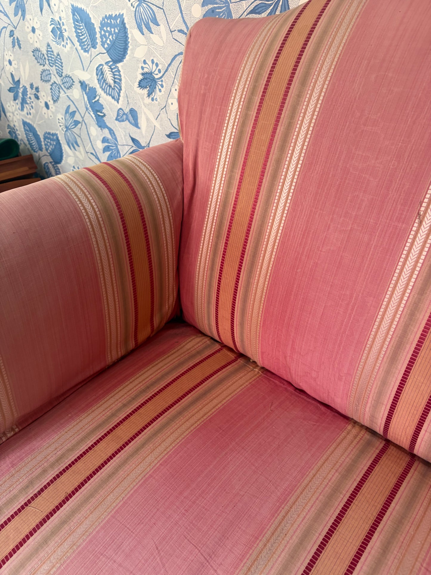 VINTAGE SOFA
