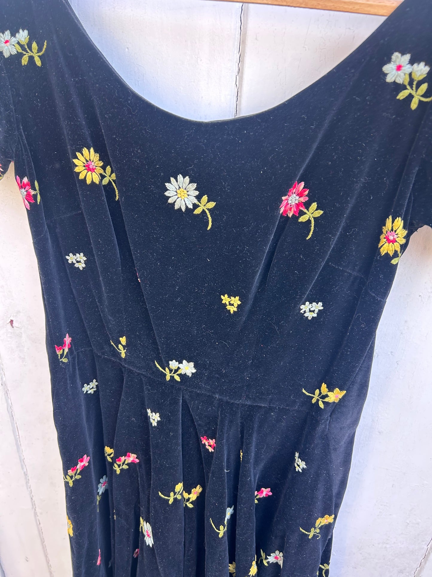 EMBROIDERED VELVET VINTAGE DRESS