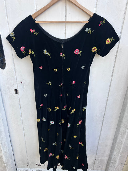 EMBROIDERED VELVET VINTAGE DRESS