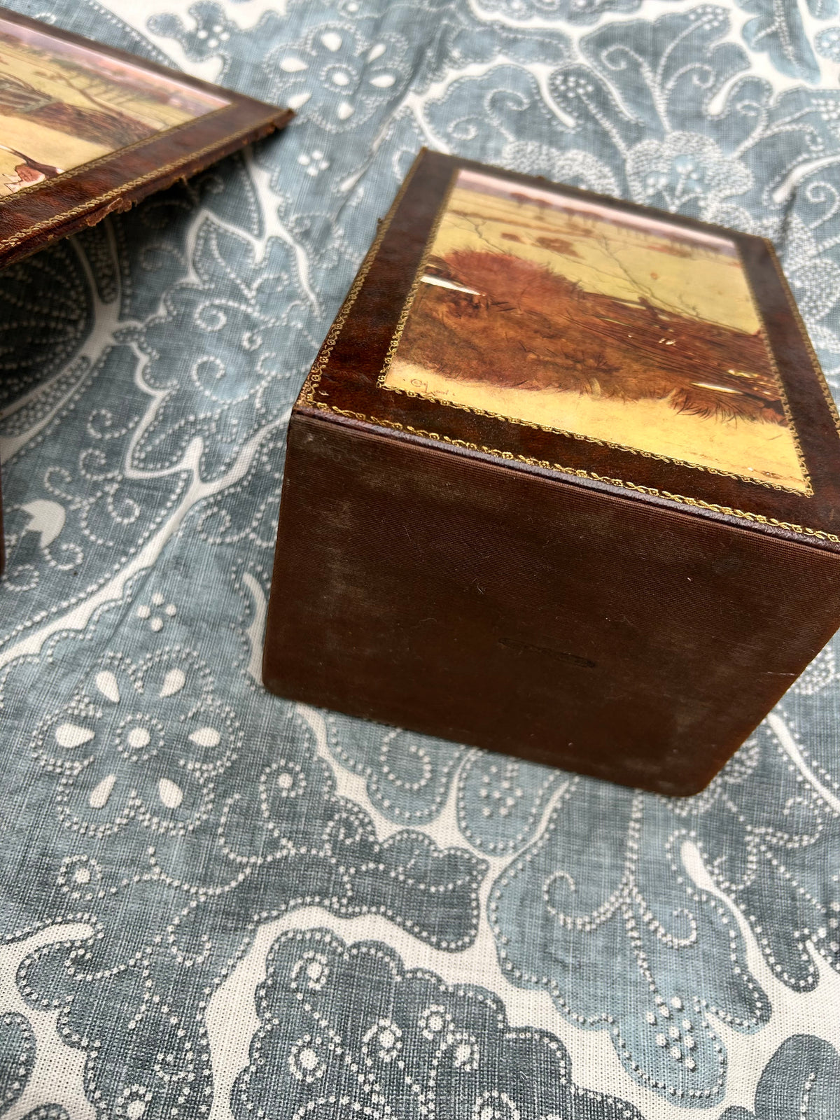 HUNTING BOOKENDS