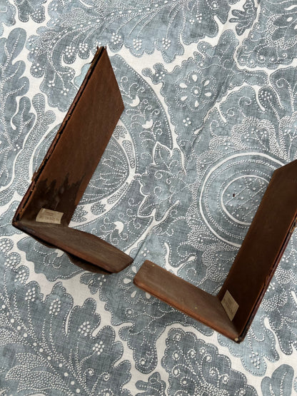 HUNTING BOOKENDS